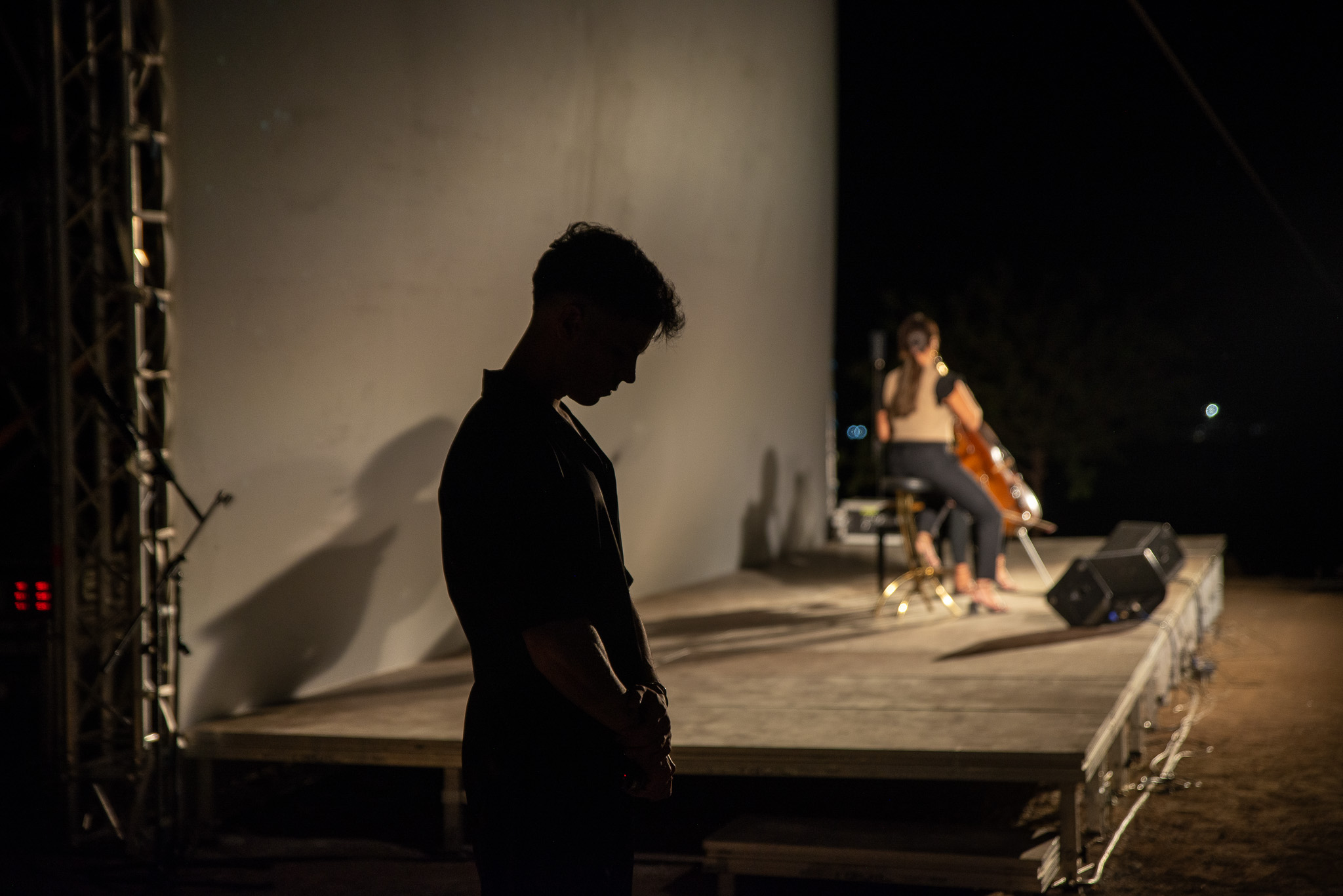 Detalle del ambiente del evento de cine al aire libre en Consuegra